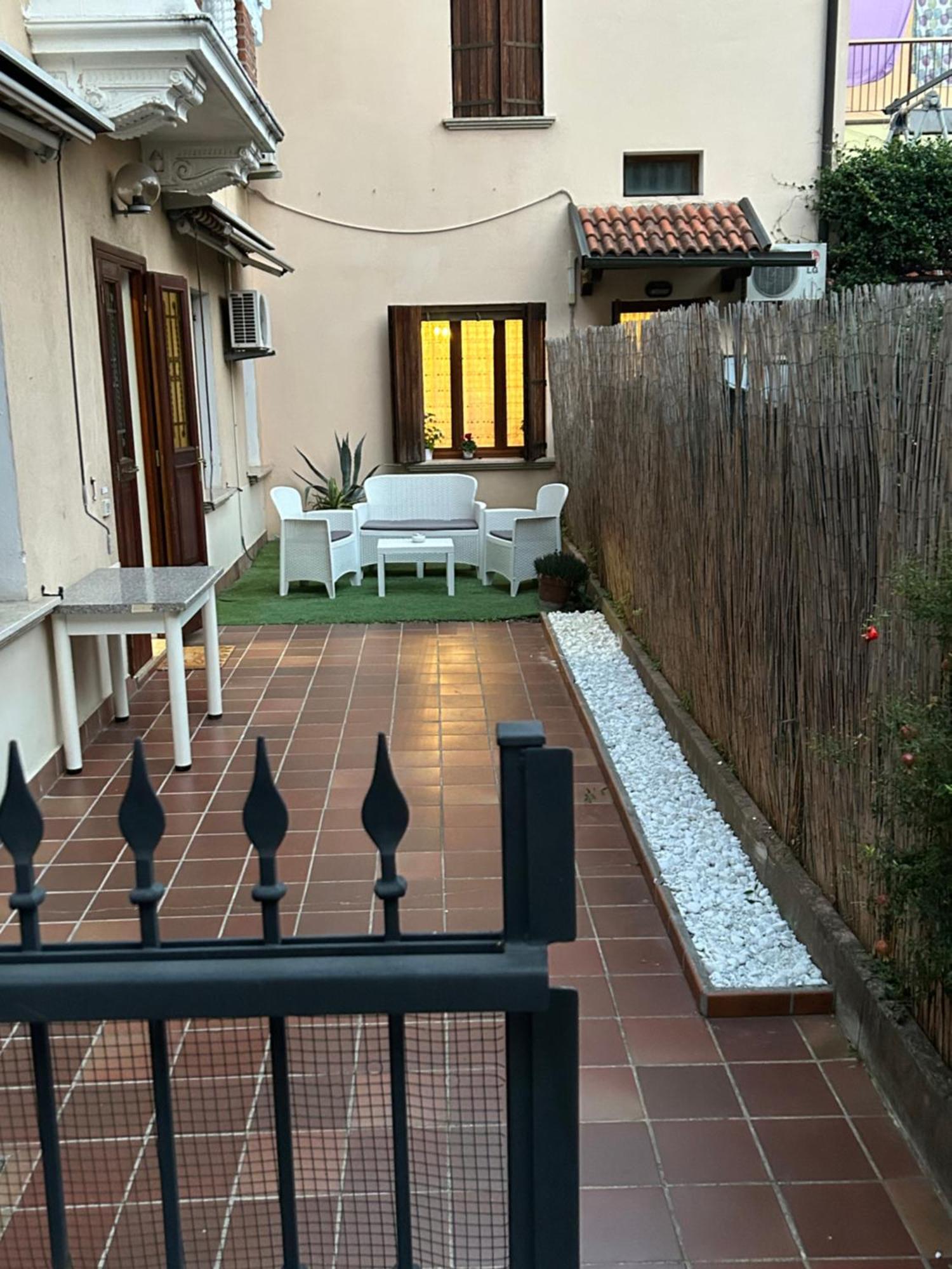 Alloggio M&M Padova Bagian luar foto